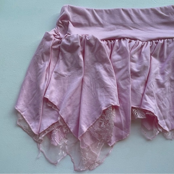 Y2K Light pink asymmetrical lace trim mini skirt - Picture 7 of 11